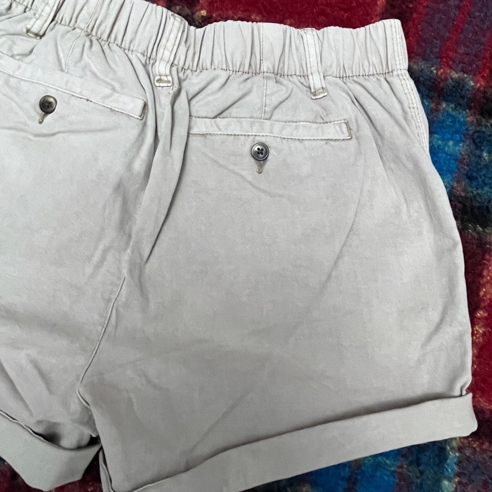 Old Navy Lightweight Khaki Shorts Medium - Picture 5 of 14